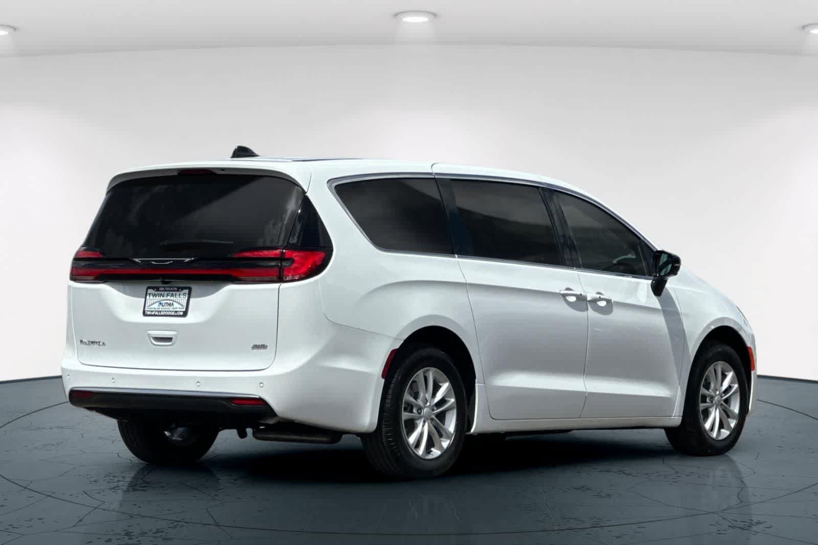 New 2027 Chrysler Pacifica Select w/ Family Tech Group AWD/4WD image 2