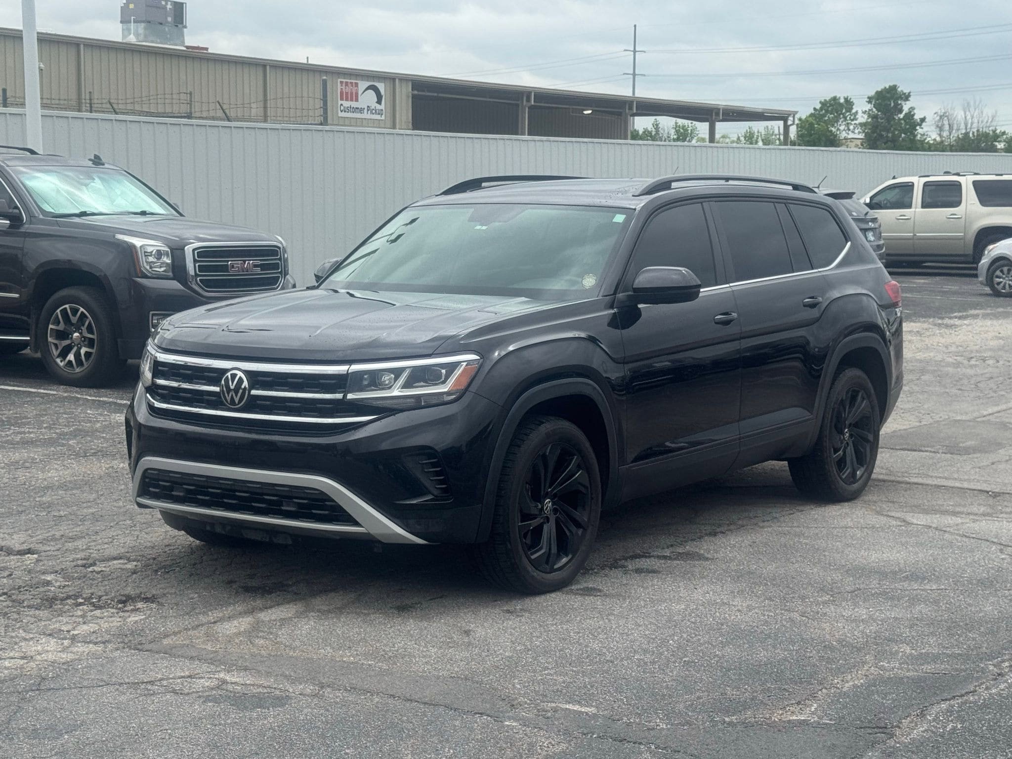 Used 2023 Volkswagen Atlas SE AWD/4WD image 1
