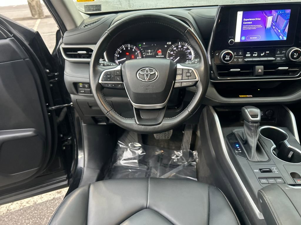 Used 2023 Toyota Highlander XLE image 23