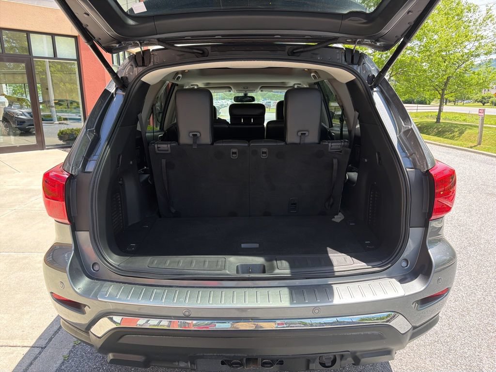 Used 2017 Nissan Pathfinder Platinum w/ Family Entertainment Package AWD/4WD image 17