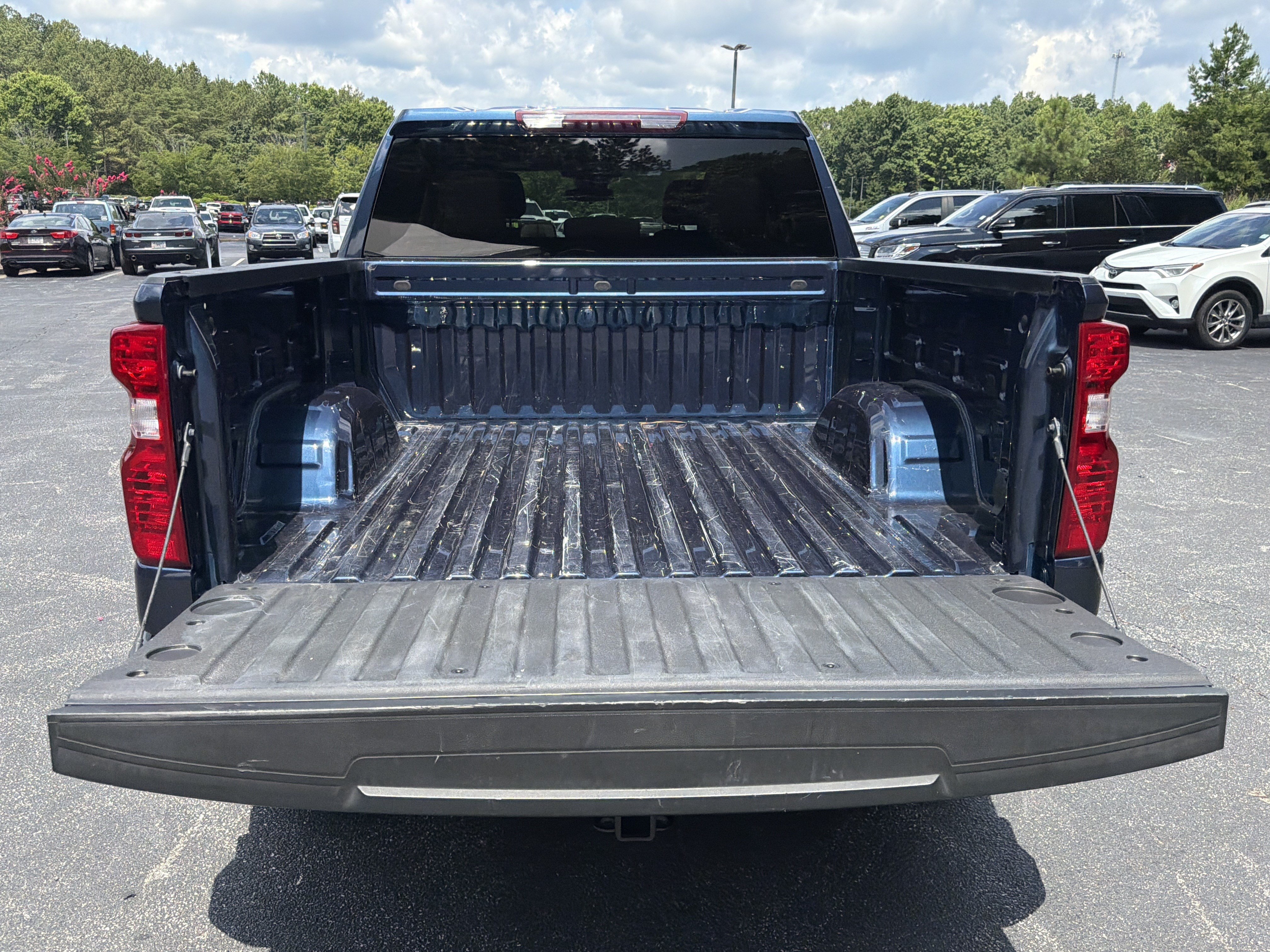 Used 2023 Chevrolet Silverado 1500 LT AWD/4WD image 18