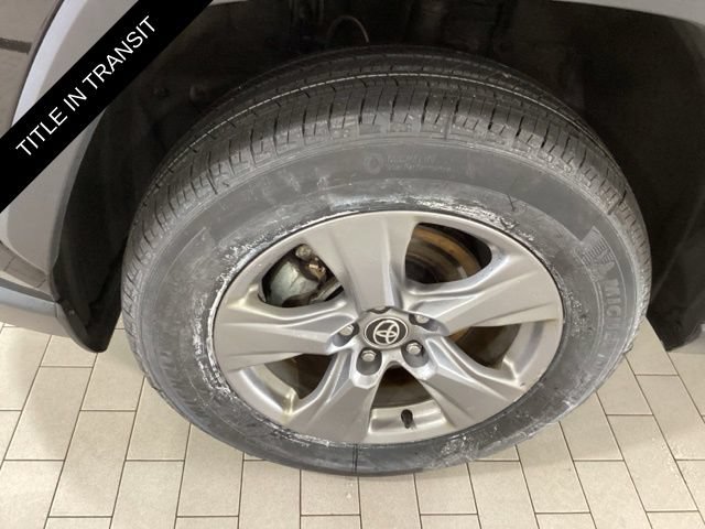 Used 2025 Toyota RAV4 XLE AWD/4WD image 20