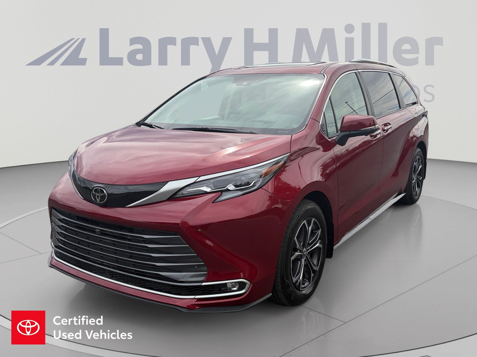Used 2026 Toyota Sienna Platinum AWD/4WD image 1