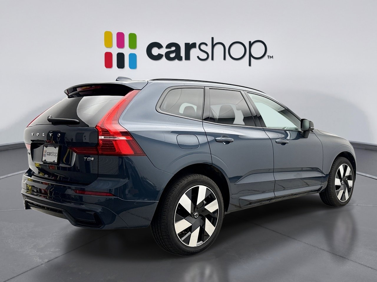 Used 2025 Volvo XC60 T8 Plus w/ Climate Package image 5