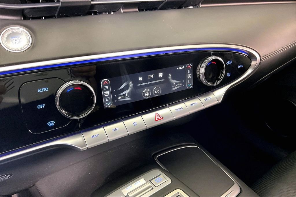 Used 2022 Genesis GV70 2.5T w/ Advanced Package image 33