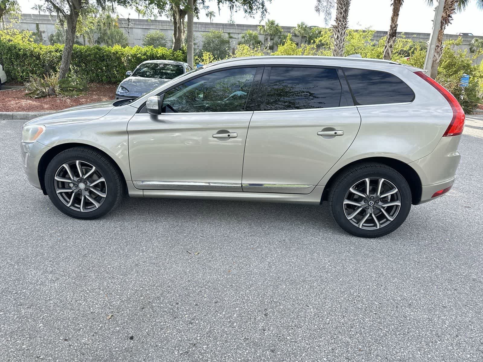 Used 2016 Volvo XC60 T6 FWD image 3