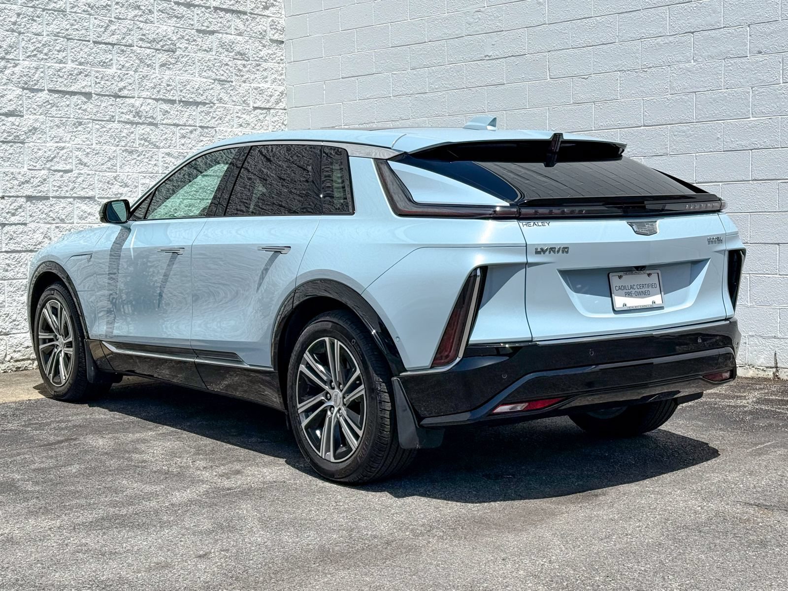 Certified 2024 Cadillac Lyriq Luxury AWD/4WD image 6