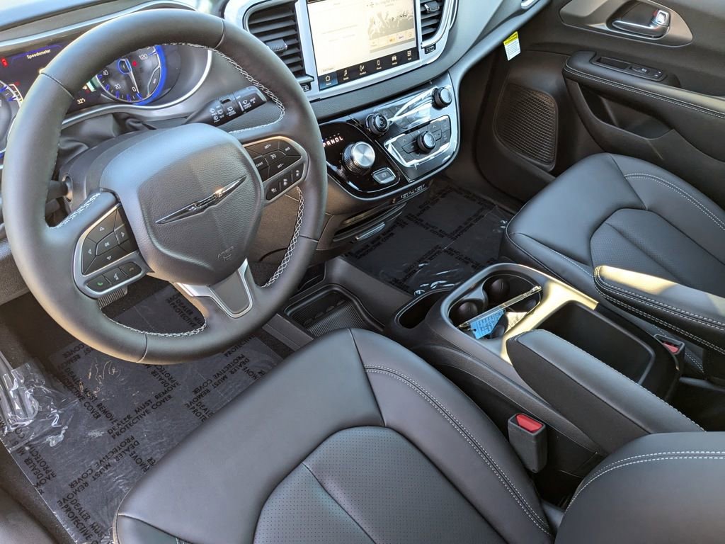 New 2025 Chrysler Voyager LX image 23