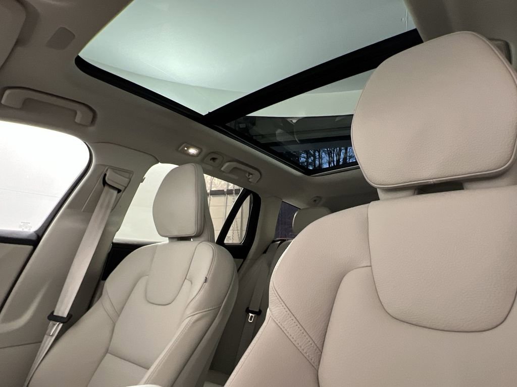 Certified 2024 Volvo V60 B5 Cross Country Plus w/ Protection Package Premier image 16
