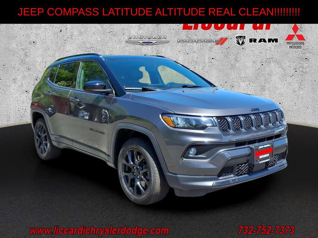 Used 2023 Jeep Compass Latitude w/ Sun and Sound Group AWD/4WD image 1