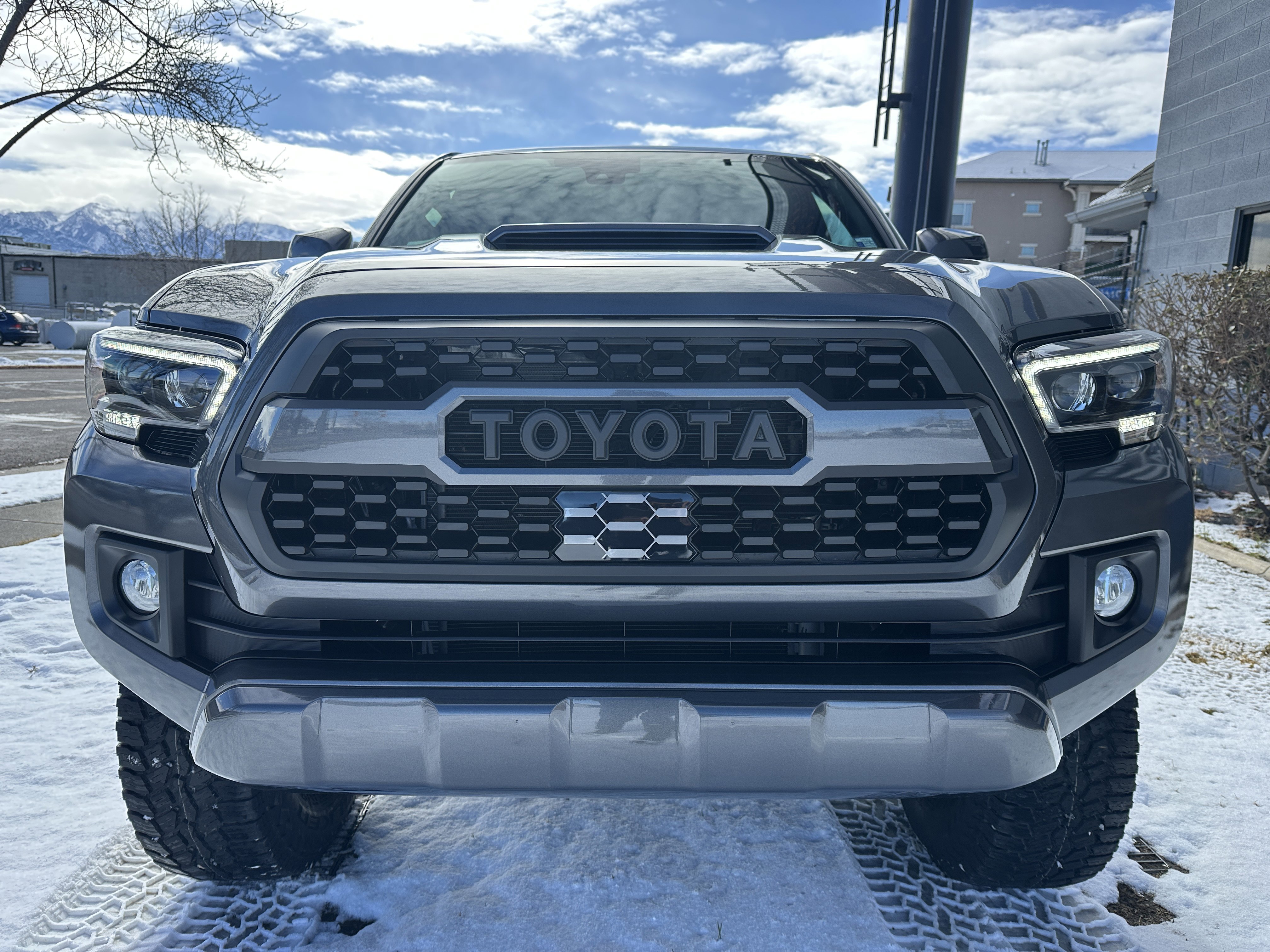 Used 2018 Toyota Tacoma TRD Sport w/ Technology Package AWD/4WD image 13