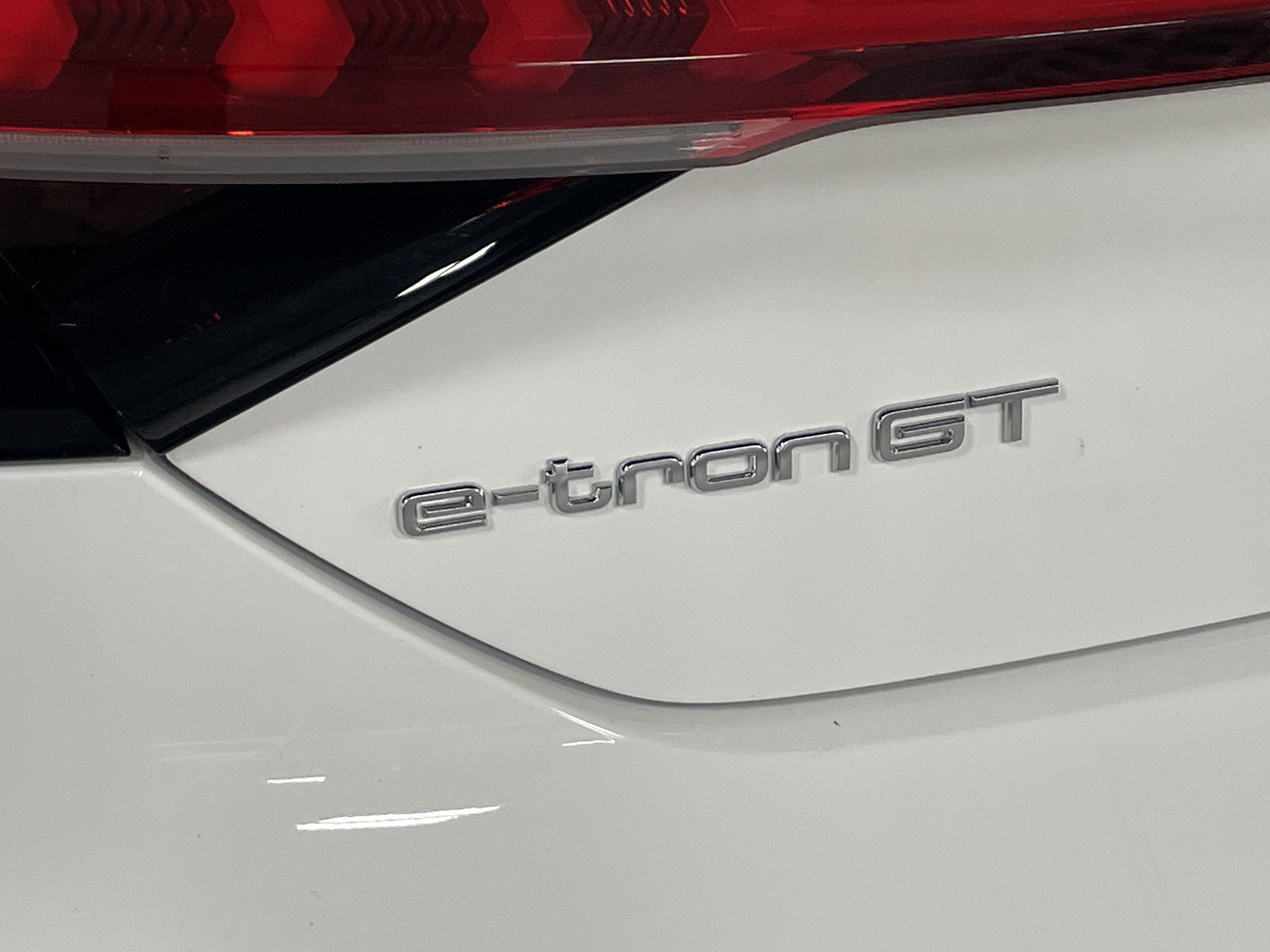 Used 2023 Audi e-tron GT Premium Plus image 35