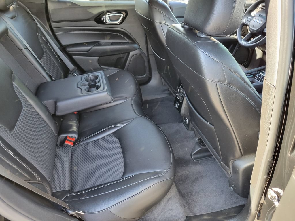 Used 2023 Jeep Compass Latitude AWD/4WD image 18