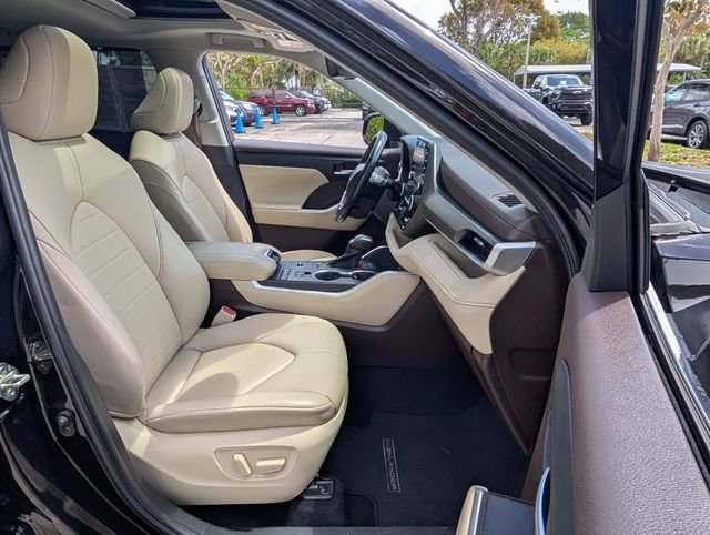 Used 2020 Toyota Highlander XLE image 18