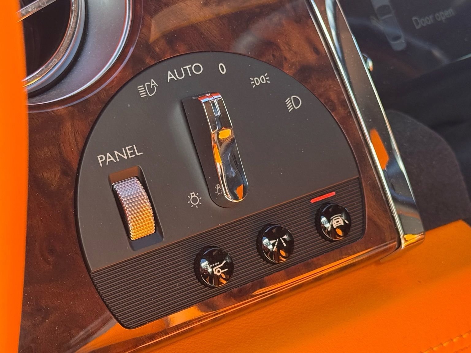 Used 2018 Rolls-Royce Dawn image 29