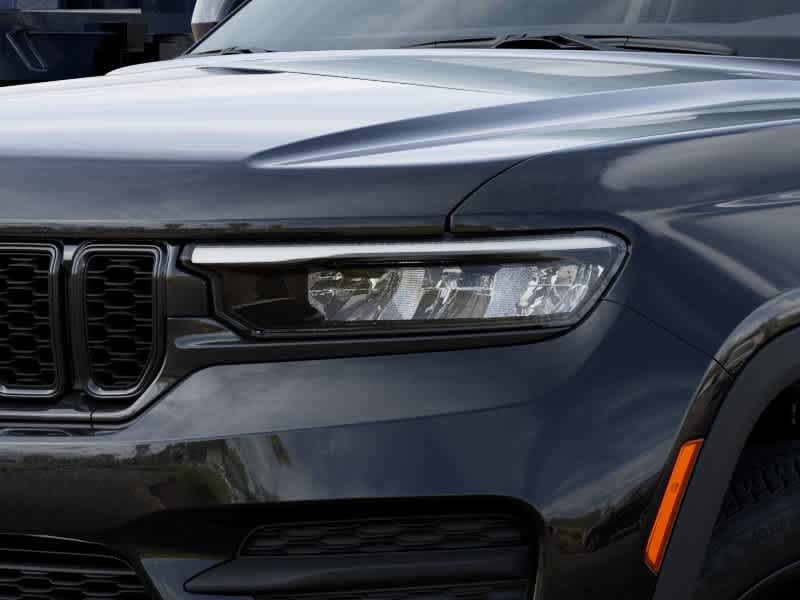 New 2025 Jeep Grand Cherokee Altitude image 10