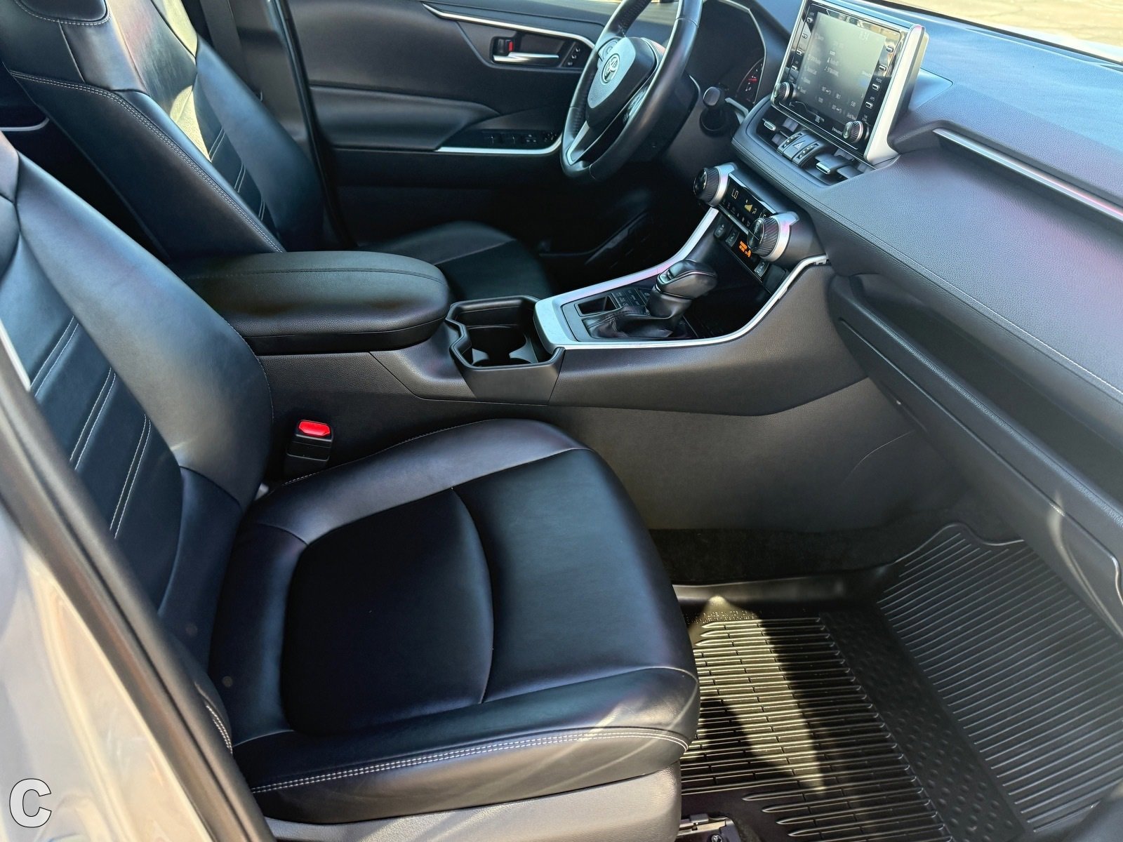 Used 2019 Toyota RAV4 XLE Premium w/ Cold Weather Package image 10