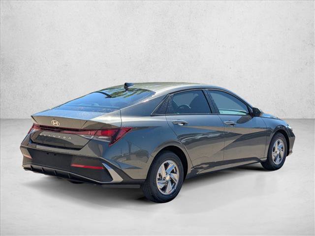 New 2026 Hyundai Elantra SE FWD image 2