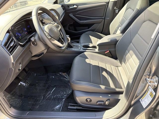 Certified 2024 Volkswagen Jetta SE w/ Panoramic Sunroof Package image 14