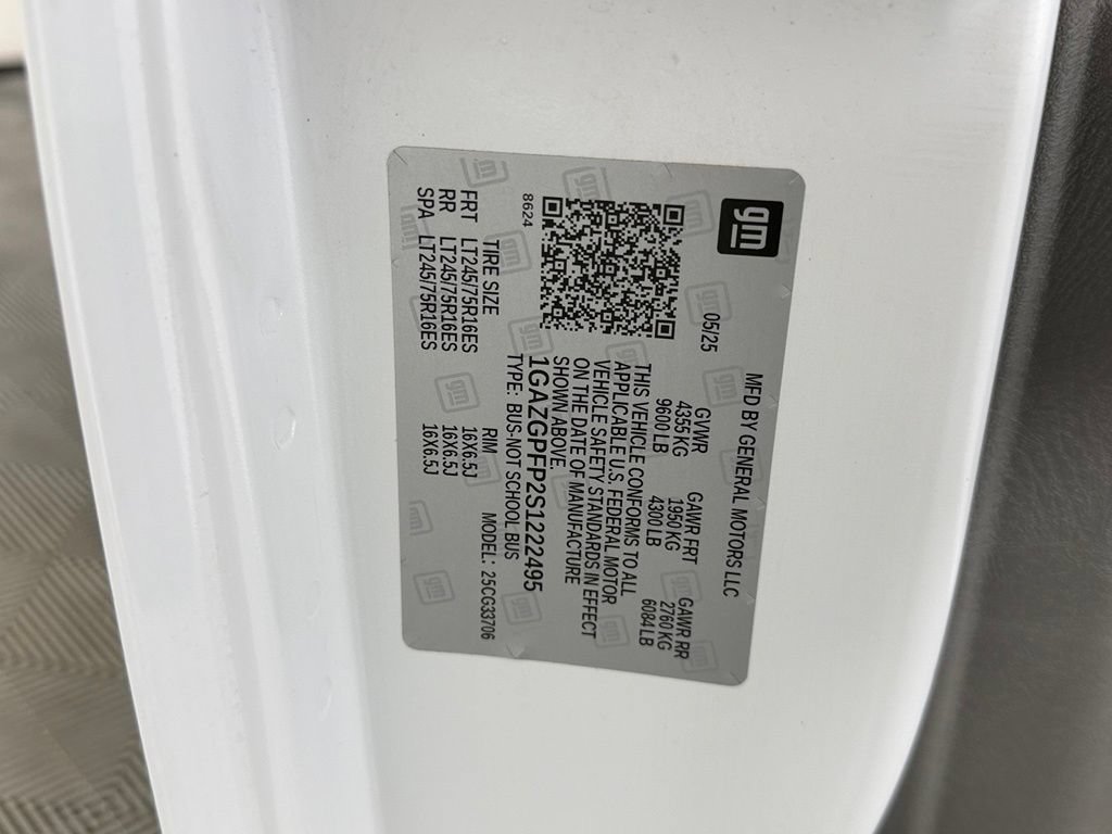 Used 2025 Chevrolet Express 3500 LT w/ LT Preferred Equipment Group RWD image 29