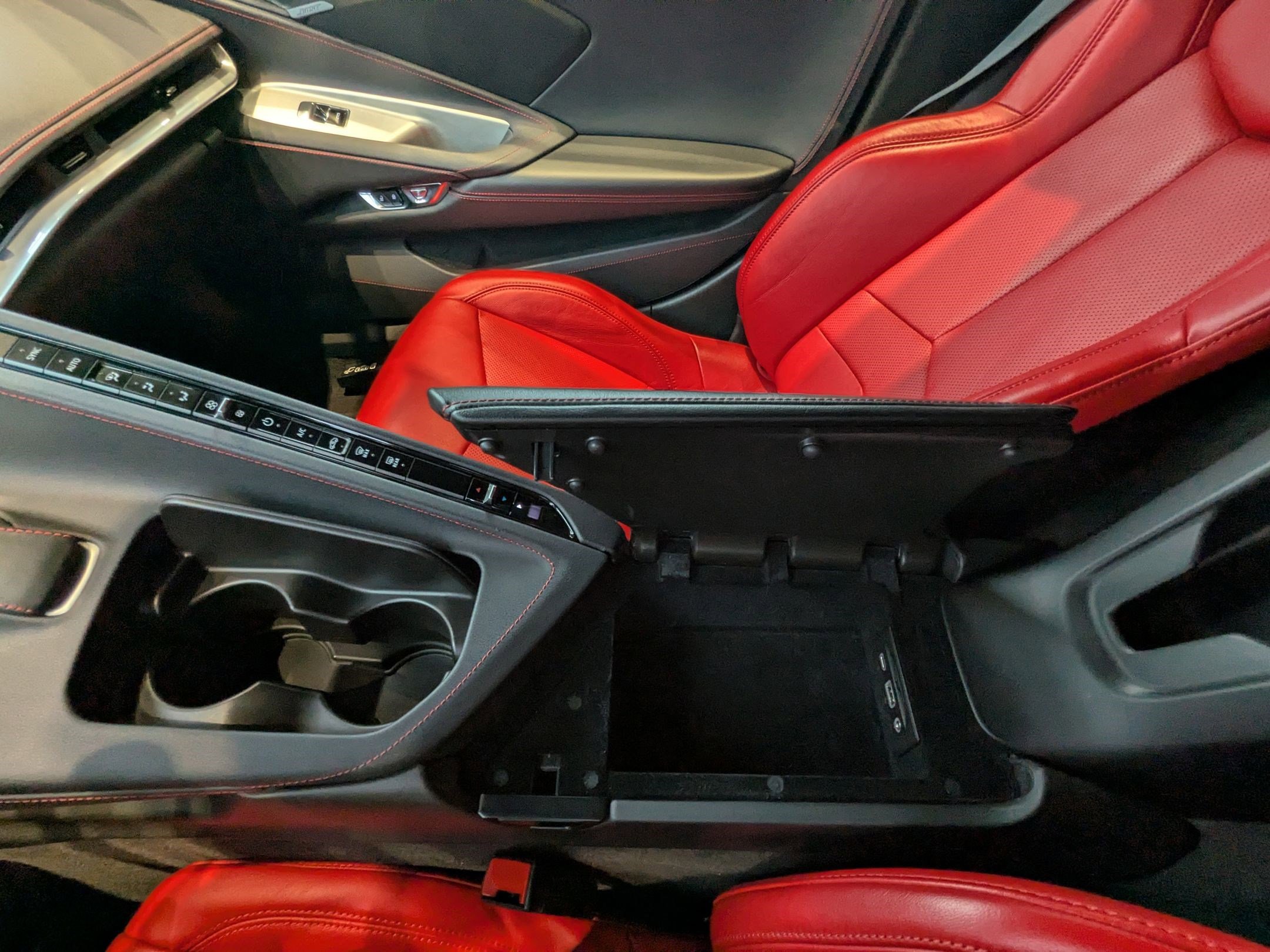 Used 2022 Chevrolet Corvette Stingray Coupe w/ 1LT image 29