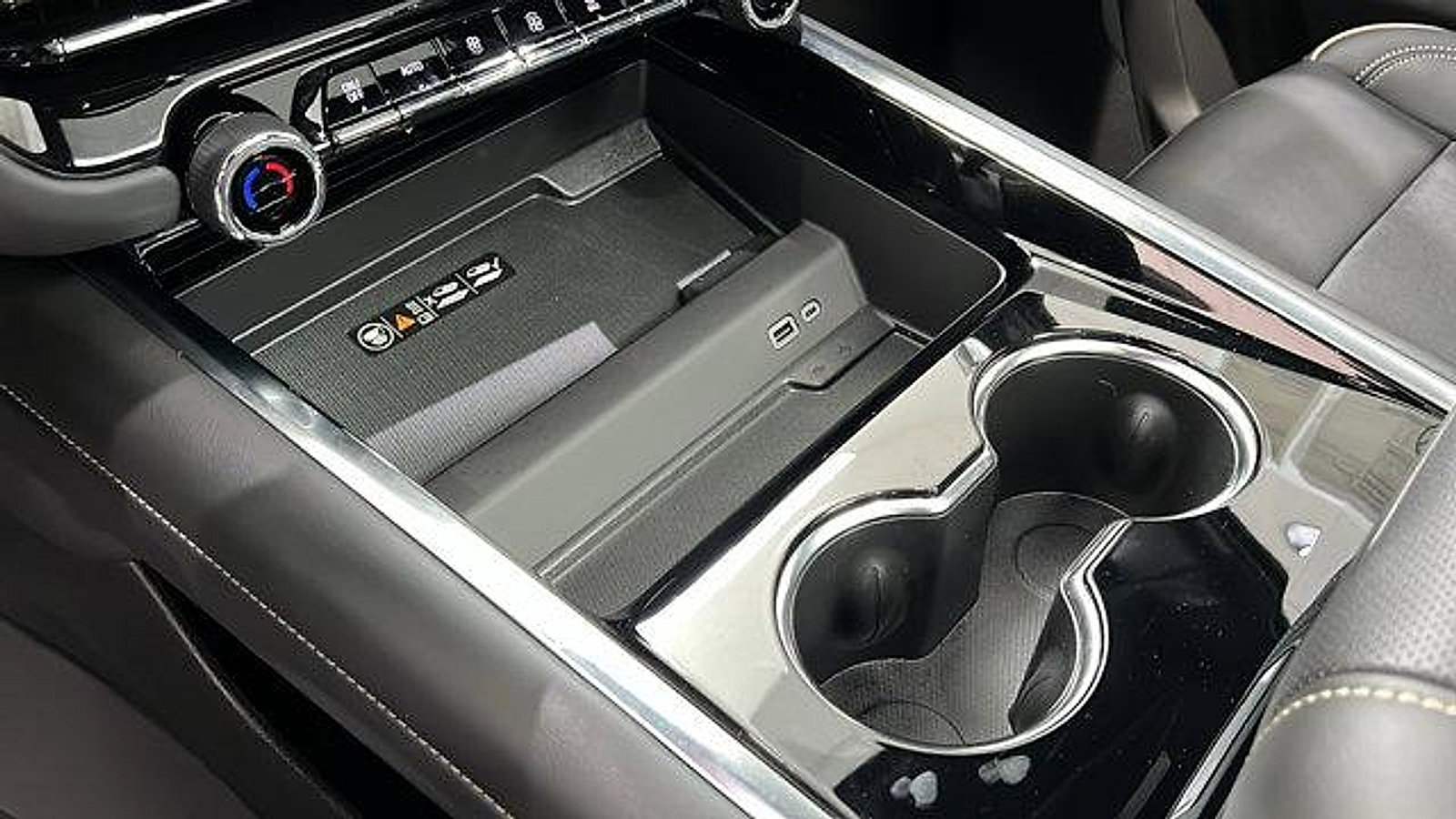 New 2025 Chevrolet Suburban Premier w/ Sun And Tow Package image 21