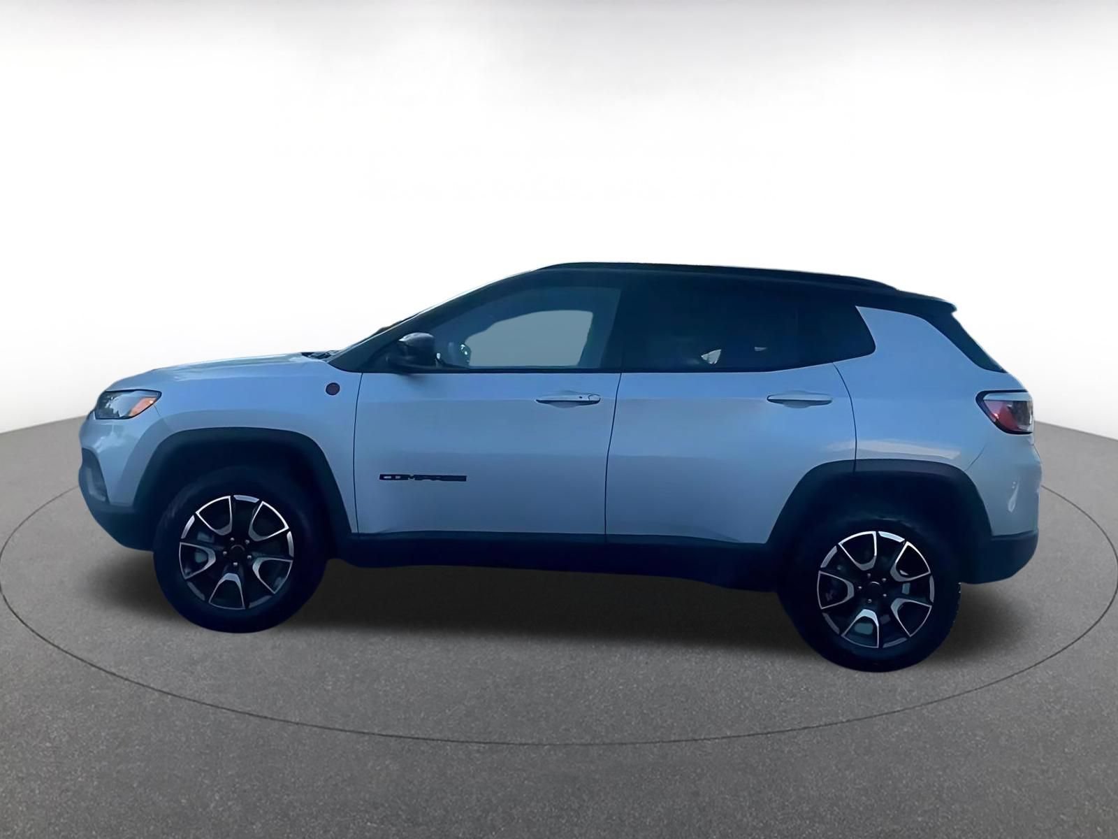 Used 2025 Jeep Compass Trailhawk AWD/4WD image 8