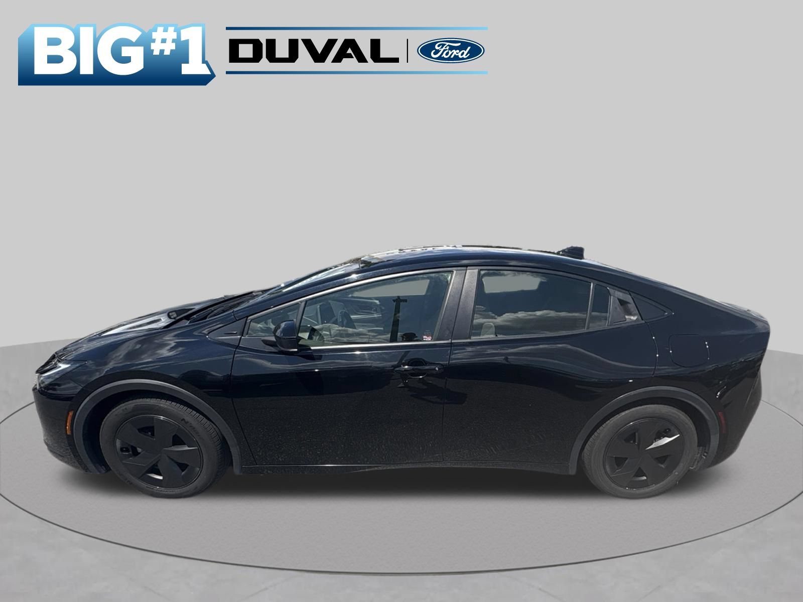 Used 2024 Toyota Prius LE FWD image 3