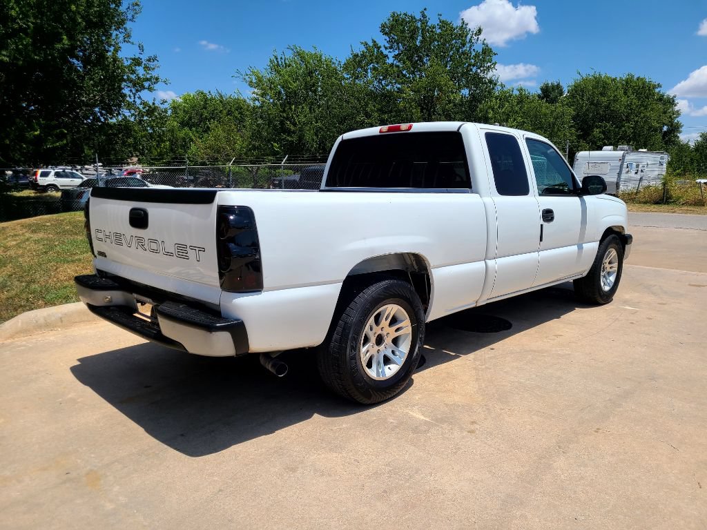 Used 2005 Chevrolet Silverado 1500 W/T RWD image 3