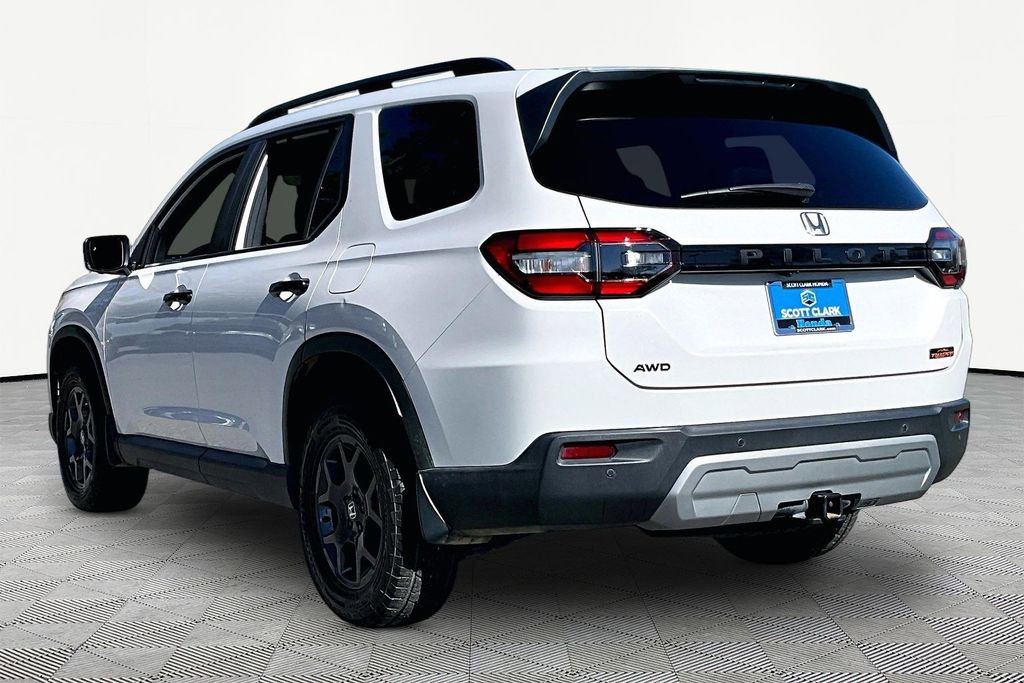 Certified 2025 Honda Pilot TrailSport image 4