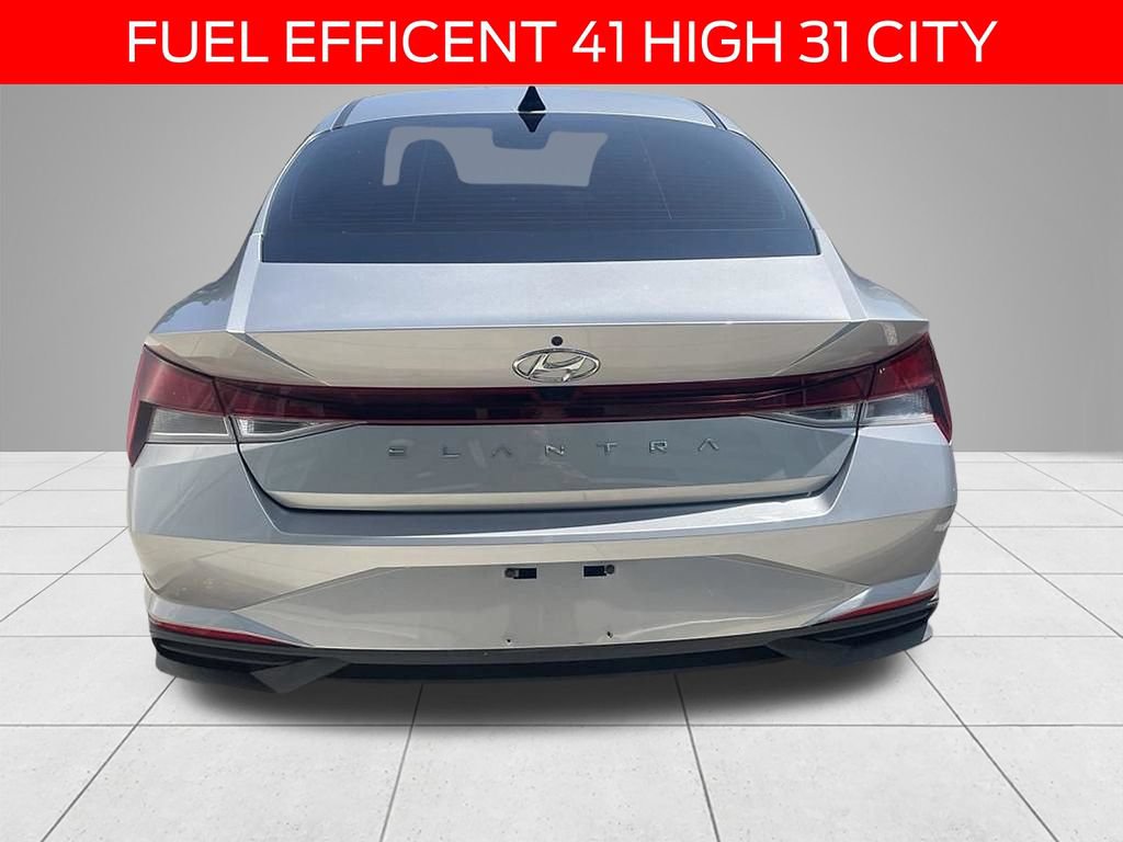Used 2022 Hyundai Elantra SEL FWD image 5