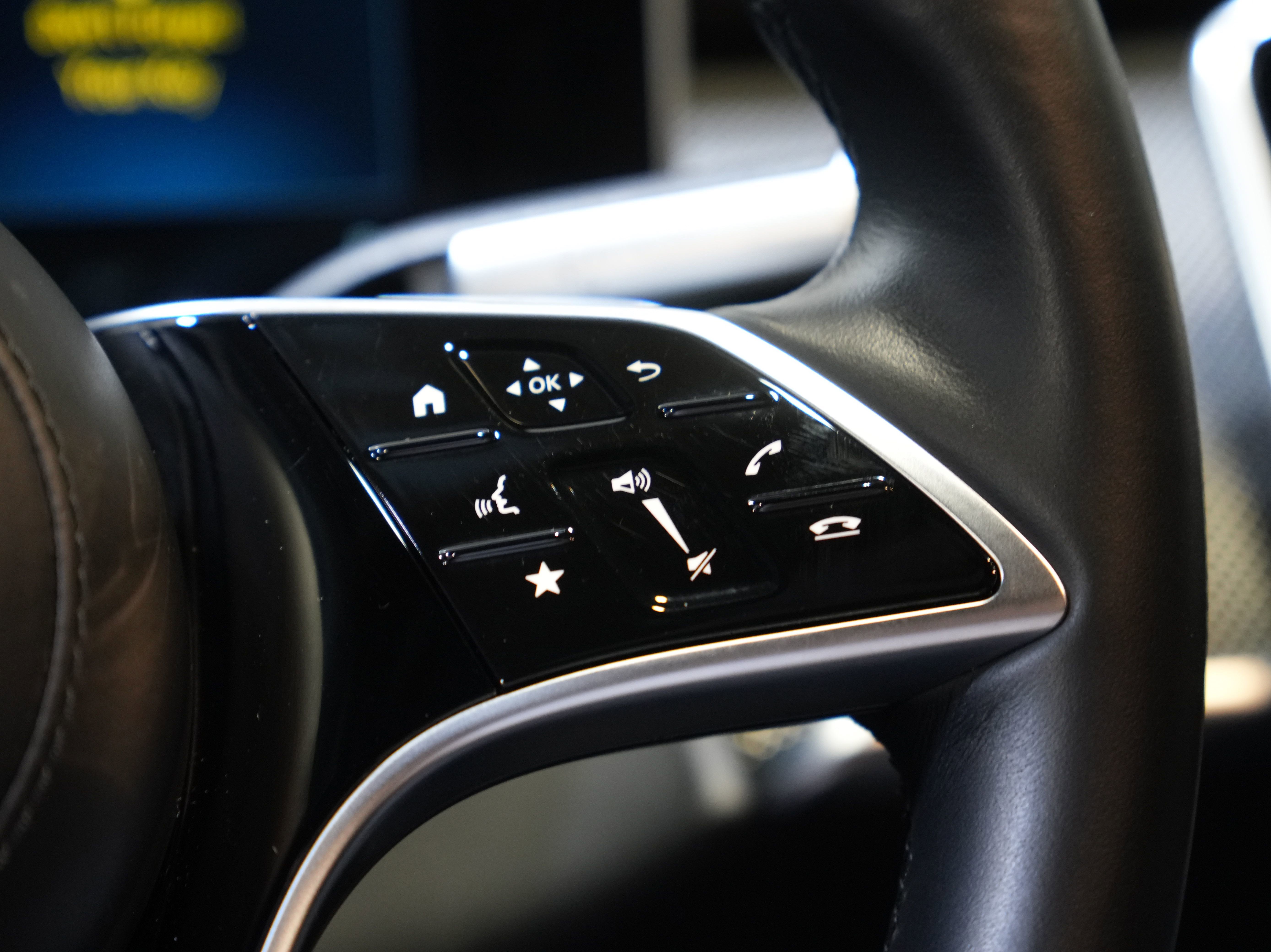 Used 2022 Mercedes-Benz S 580 4MATIC Sedan w/ AMG Line Package image 44