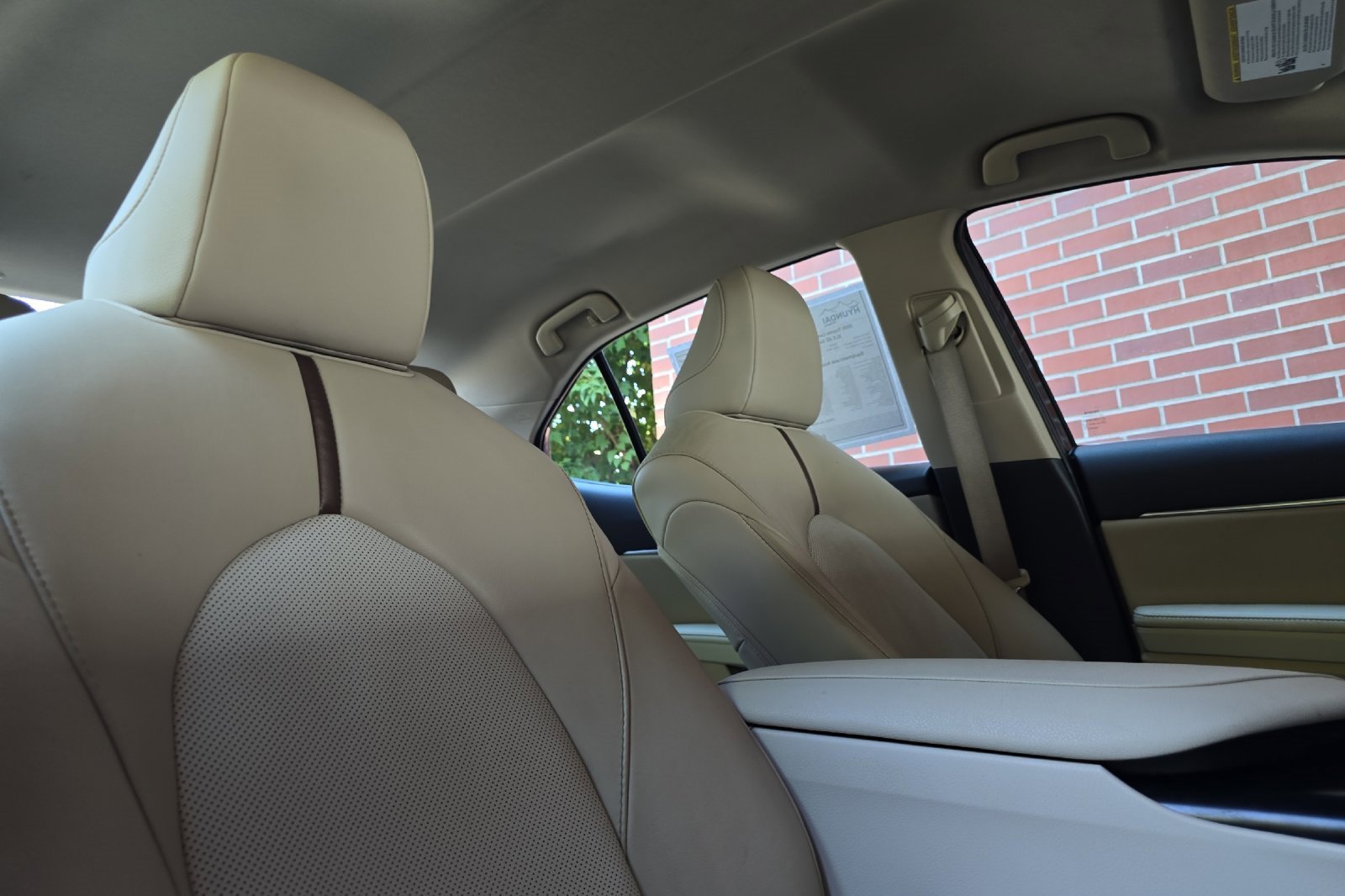 Used 2020 Toyota Camry XLE image 18