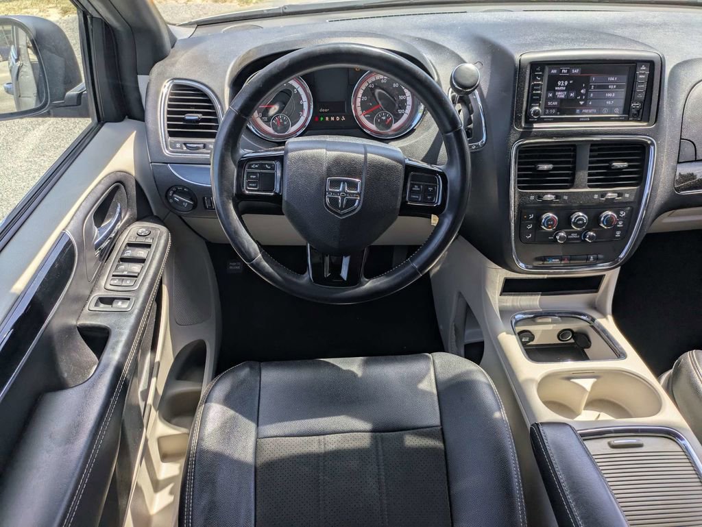 Used 2019 Dodge Grand Caravan SXT image 16