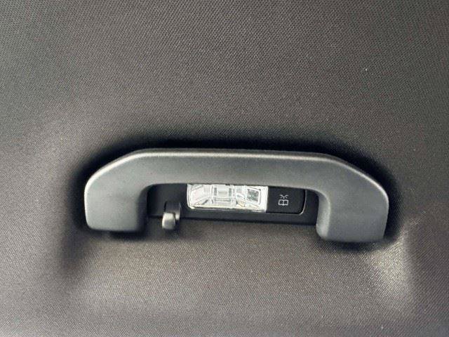 Used 2025 Mercedes-Benz GLB 250 image 37