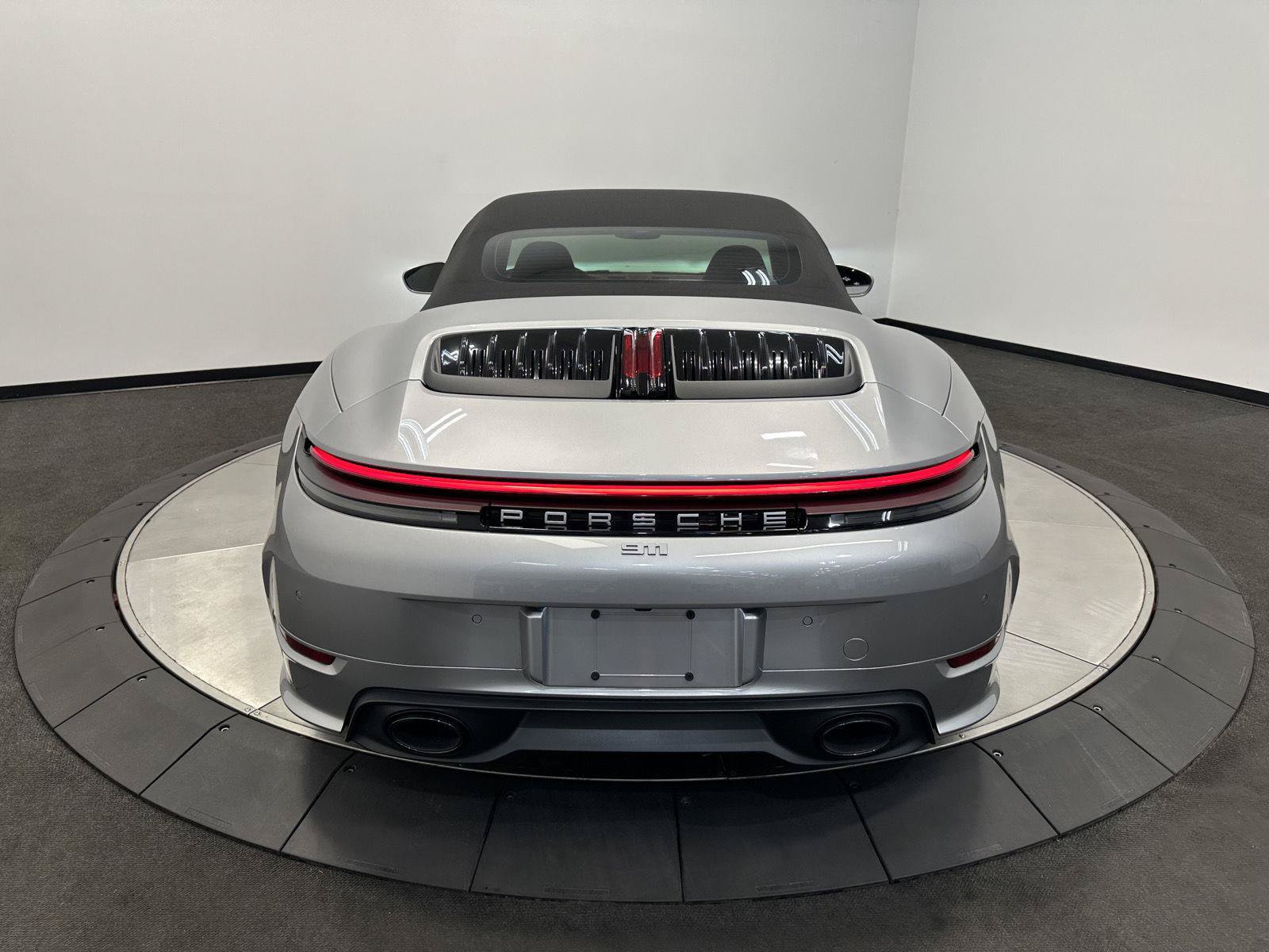 Used 2025 Porsche 911 Carrera RWD image 6