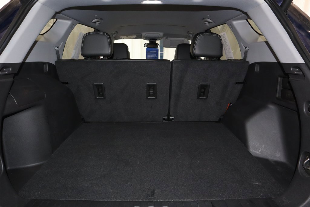 Used 2022 GMC Terrain SLT image 13