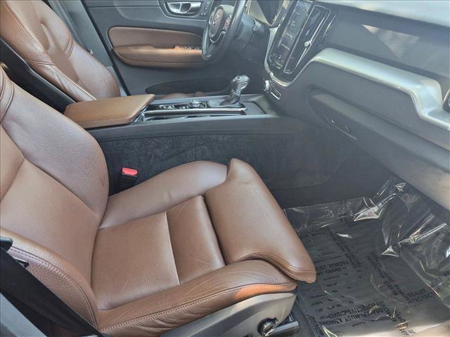 Used 2019 Volvo XC60 T5 Momentum w/ Premium Package FWD image 19
