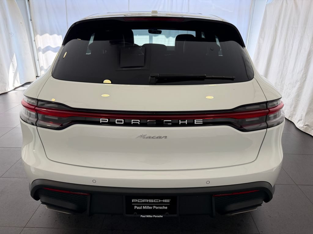 Certified 2023 Porsche Macan AWD/4WD image 8