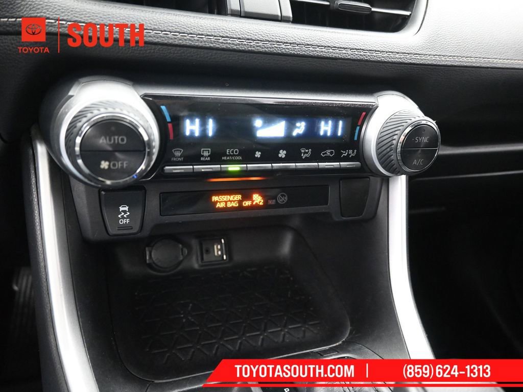 Used 2019 Toyota RAV4 XLE w/ Carpet Mat Package AWD/4WD image 17