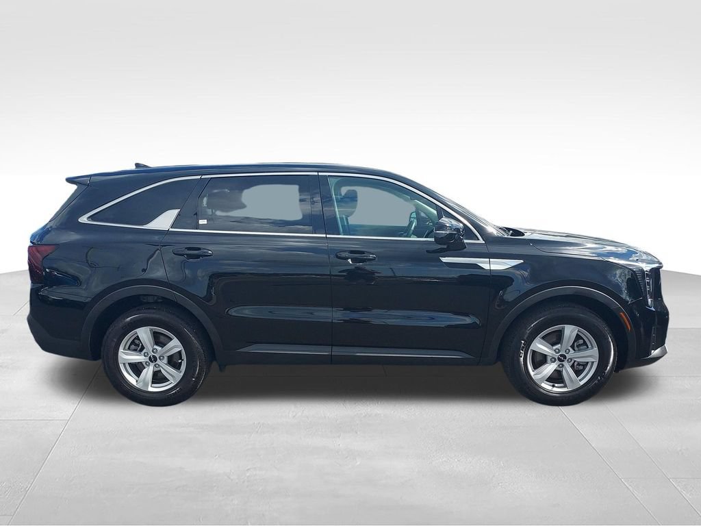 Used 2026 Kia Sorento LX FWD image 6
