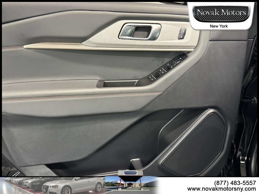 Used 2025 Ford Explorer Active AWD/4WD image 18