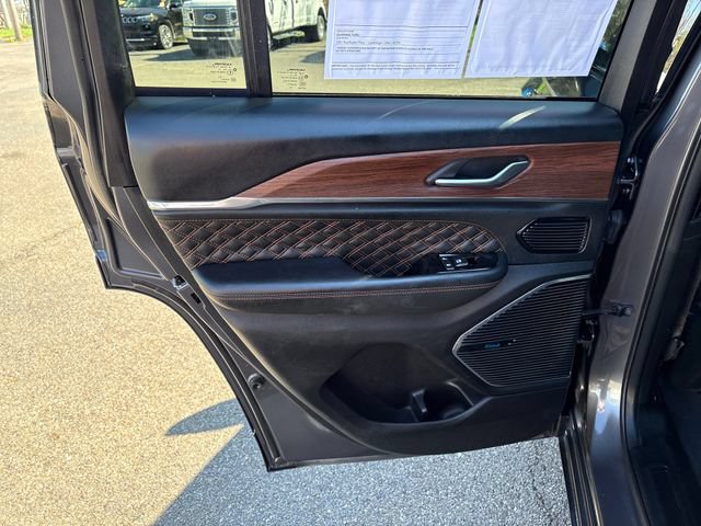 Used 2023 Jeep Grand Cherokee Summit w/ Advanced Protech Group IV AWD/4WD image 31