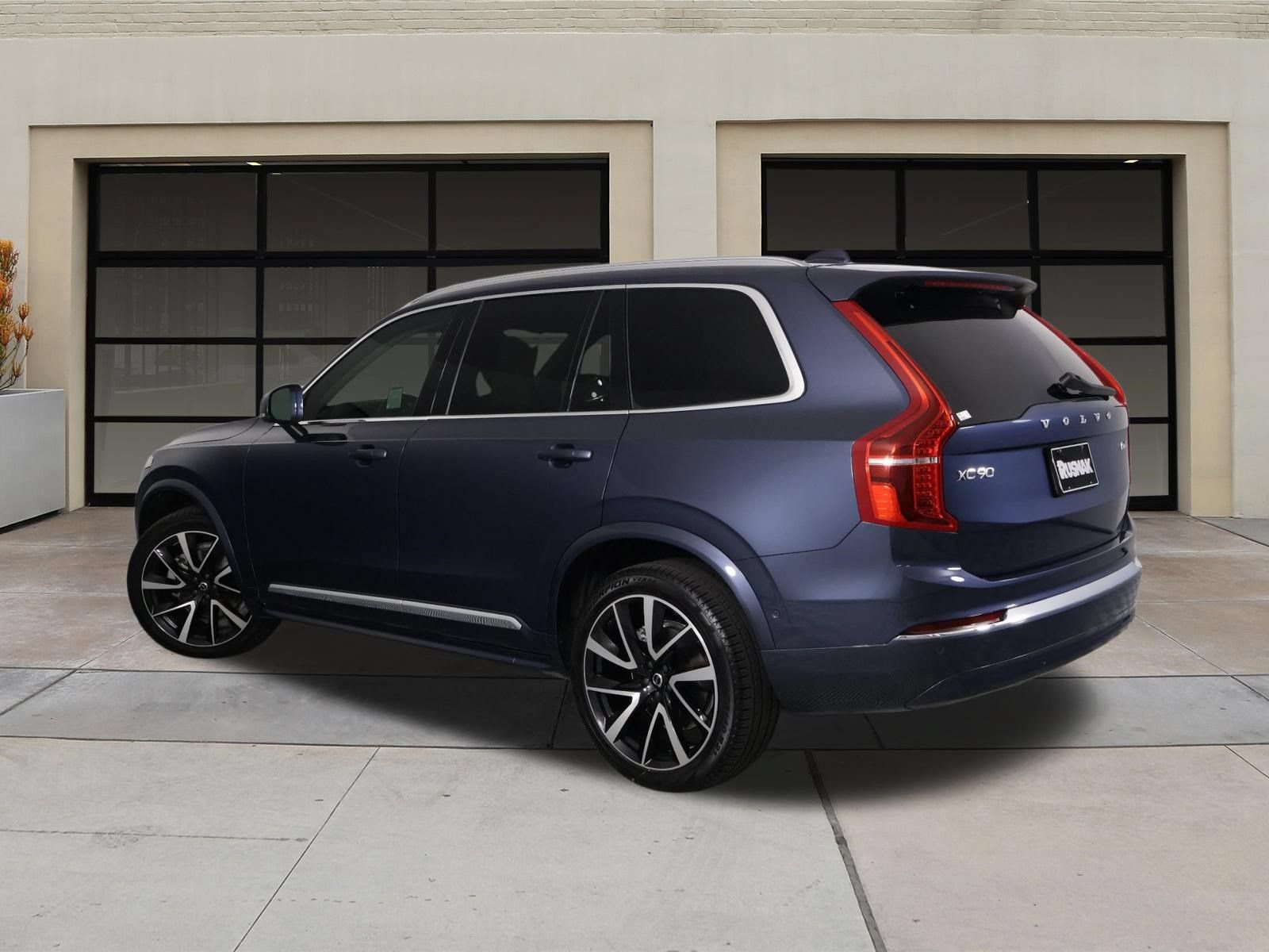 Certified 2023 Volvo XC90 B6 Plus AWD/4WD image 2