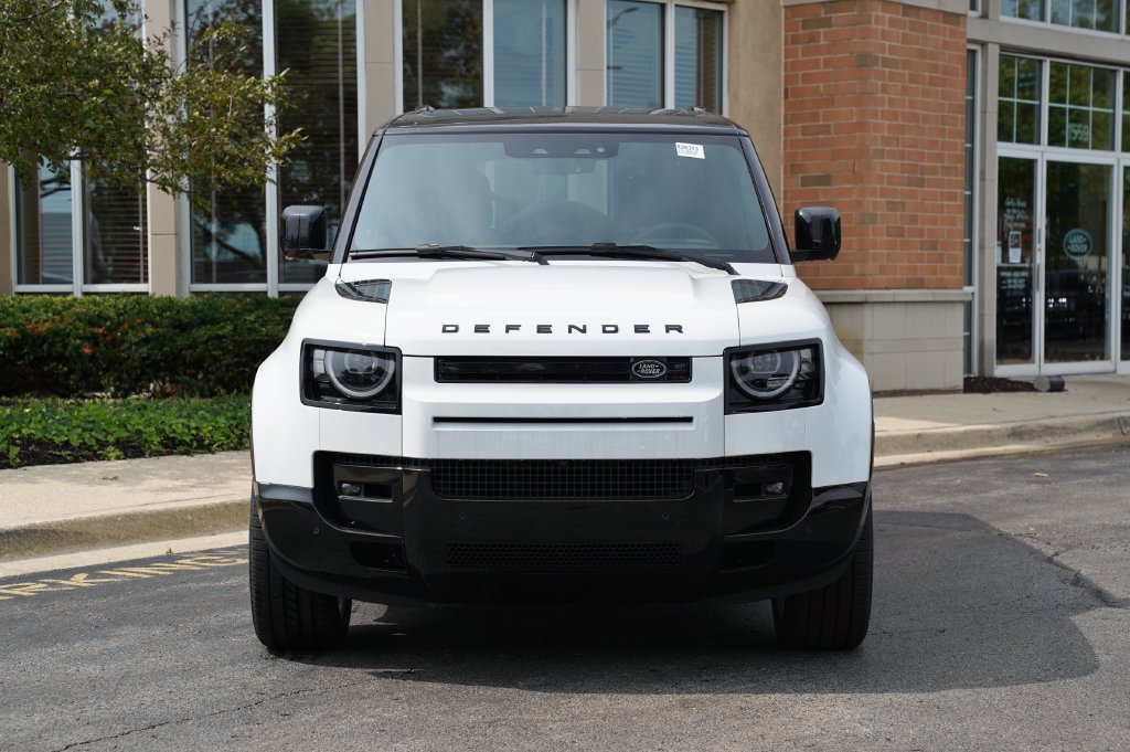 New 2026 Land Rover Defender 130 X-Dynamic SE AWD/4WD image 4