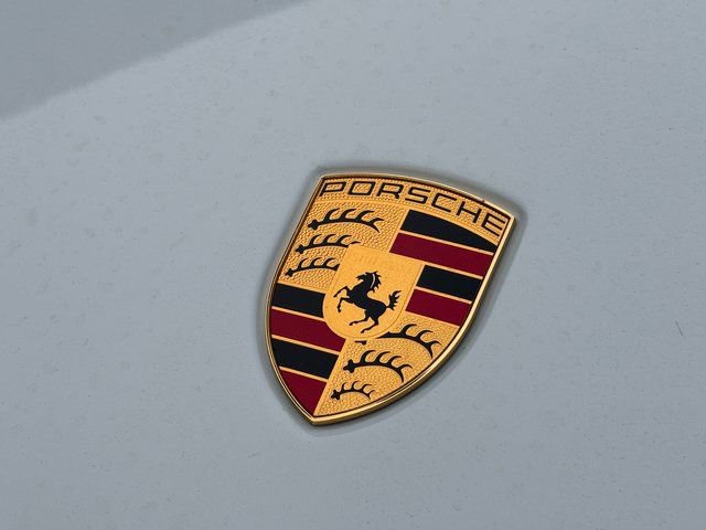 Used 2025 Porsche Macan AWD/4WD image 27