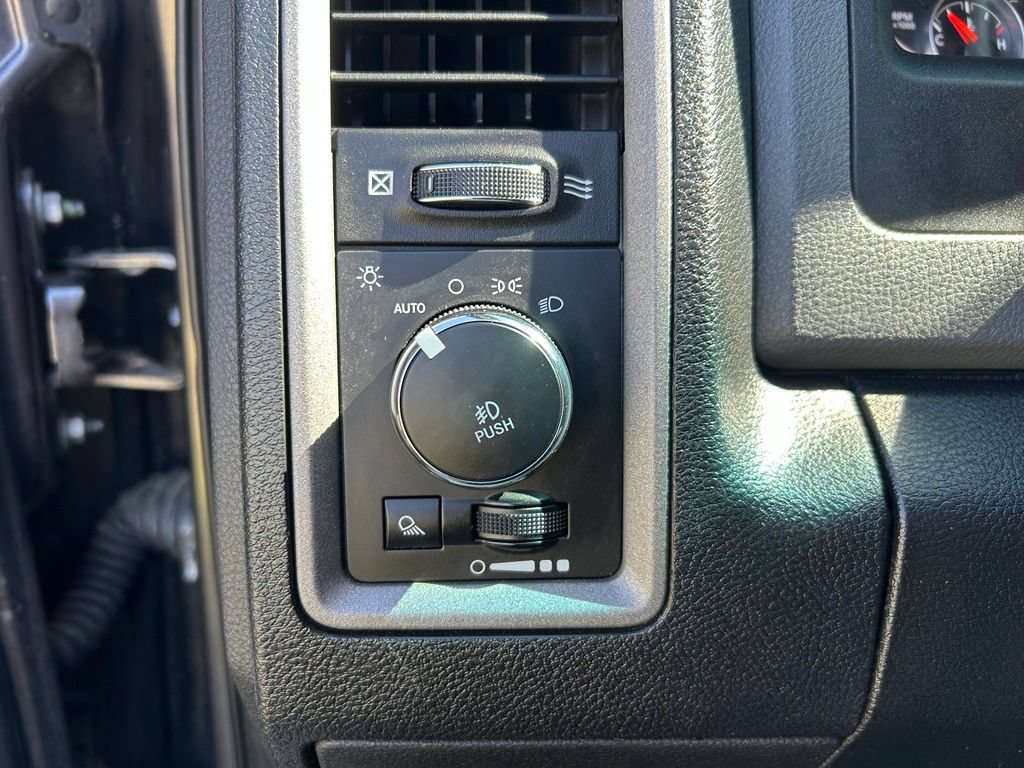Used 2017 RAM 1500 Express AWD/4WD image 23