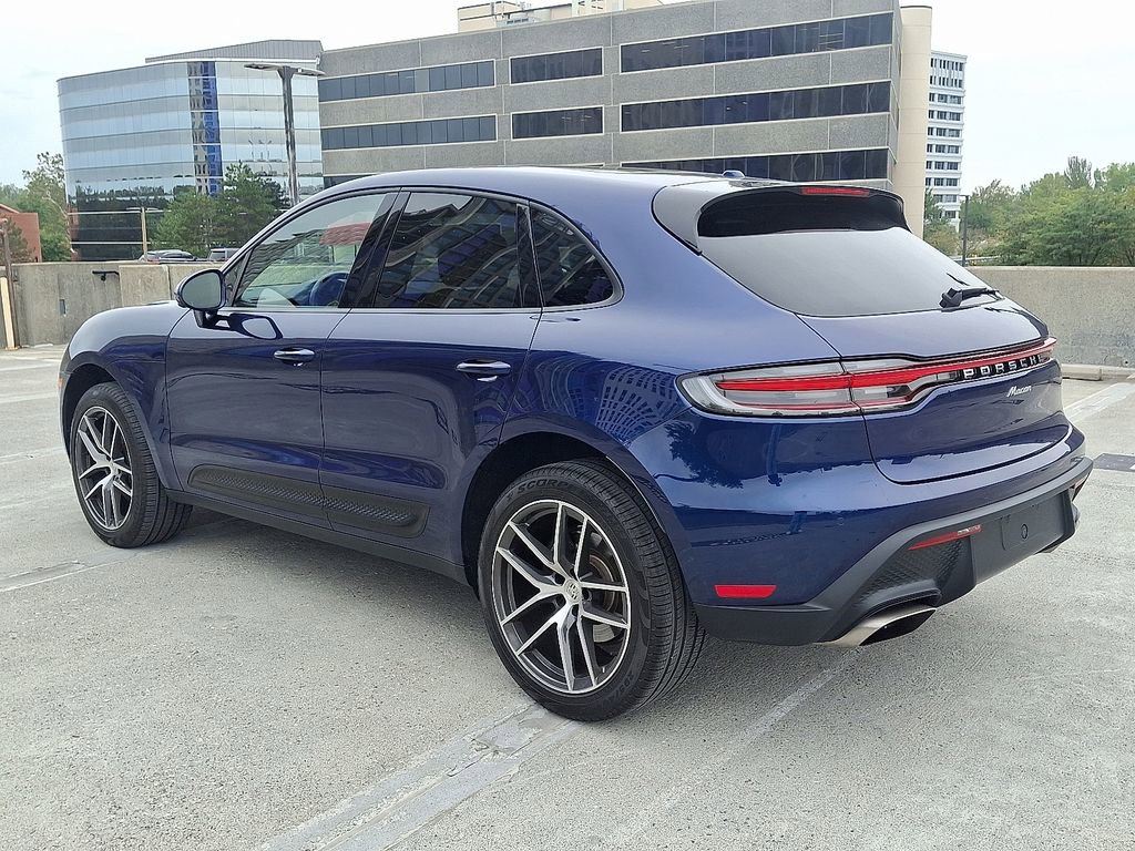 Certified 2025 Porsche Macan image 3