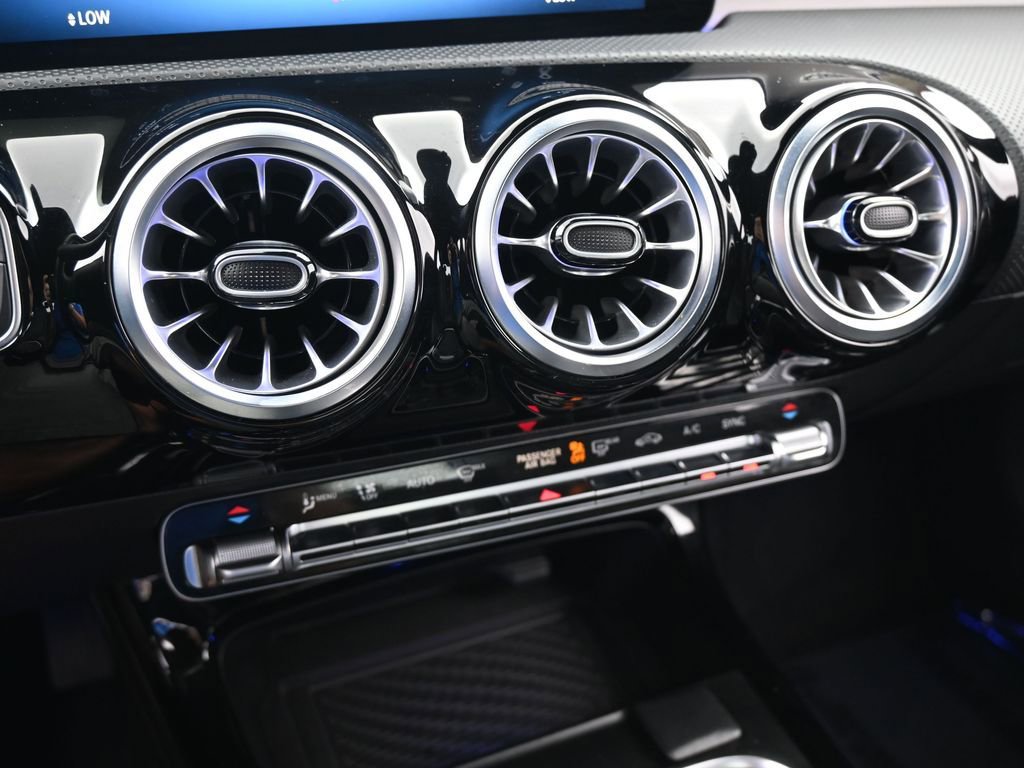 Used 2025 Mercedes-Benz CLA 250 image 27