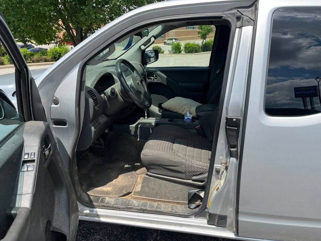 Used 2016 Nissan Frontier SV AWD/4WD image 6